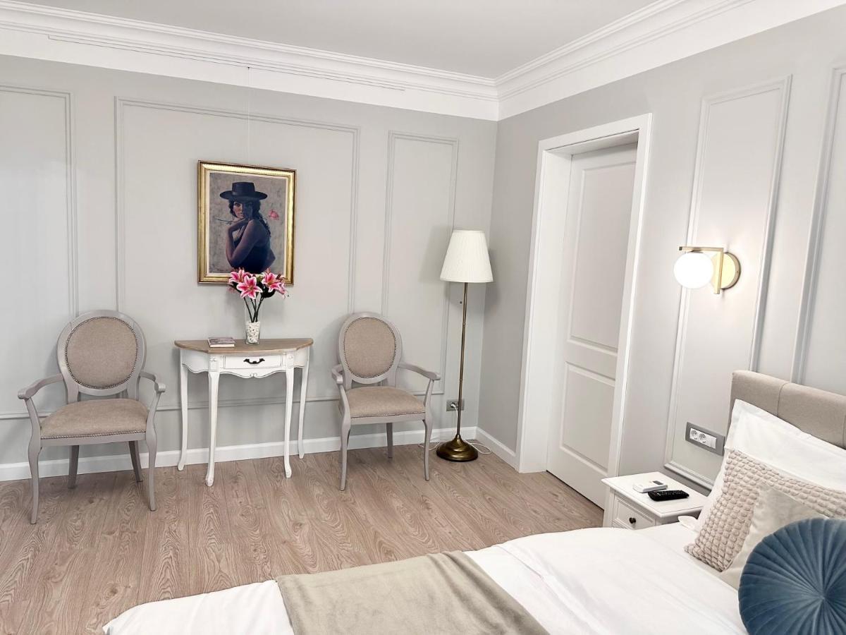 Central Spacious Apartment With Balcony - Alba Carolina Alba Iulia Exteriér fotografie
